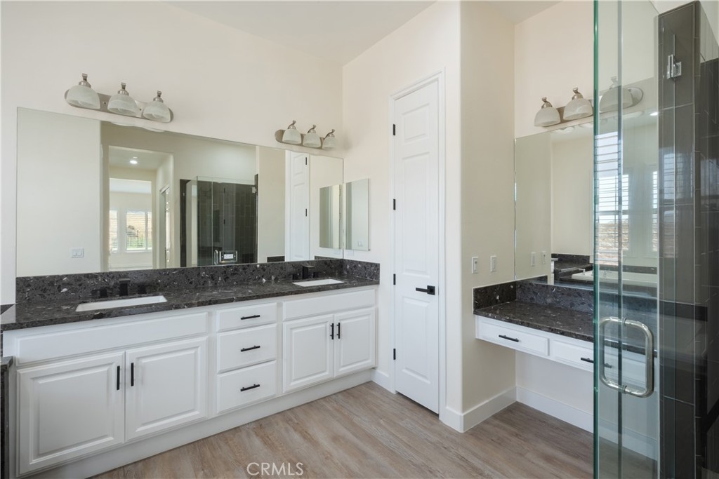 3086 Crystal Ridge Lane Colton, CA 92324 - Photo 28 of 71 Main House - Primary Bathroom showing Dual Sinks and Vanity