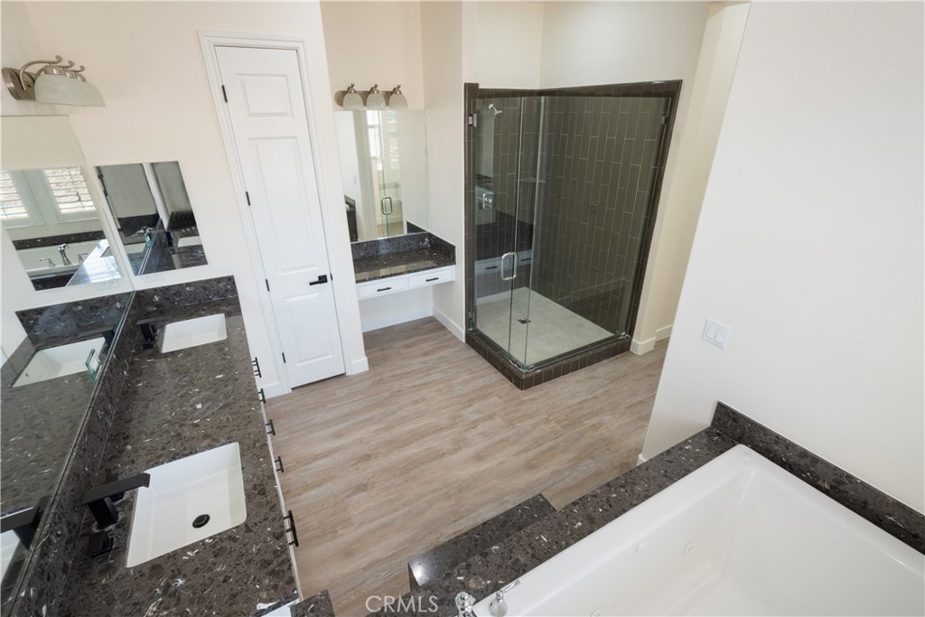 3086 Crystal Ridge Lane Colton, CA 92324 - Photo 30 of 71 Main House - Primary Bathroom showing Walk In Shower