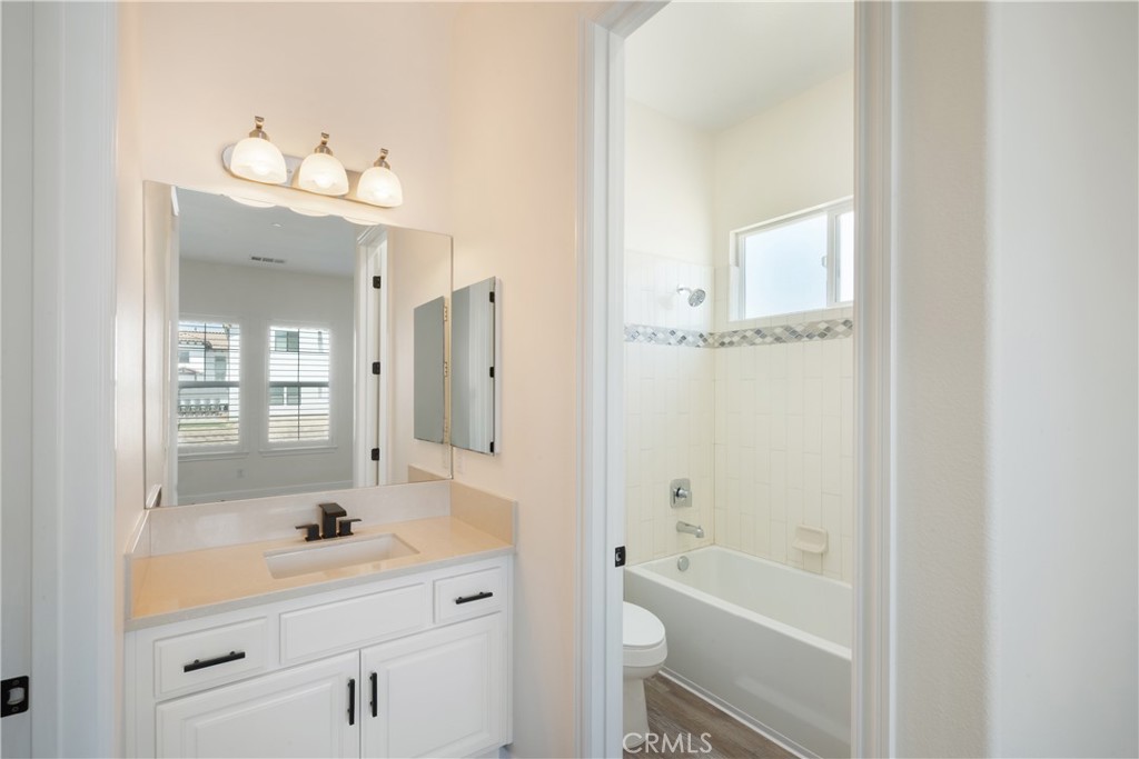 3086 Crystal Ridge Lane Colton, CA 92324 - Photo 40 of 71 a bathroom with a tub sink double vanity and a mirror