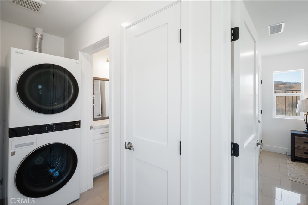 3086 Crystal Ridge Lane Colton, CA 92324 - Photo 50 of 71 Casita - Indoor Laundry Area