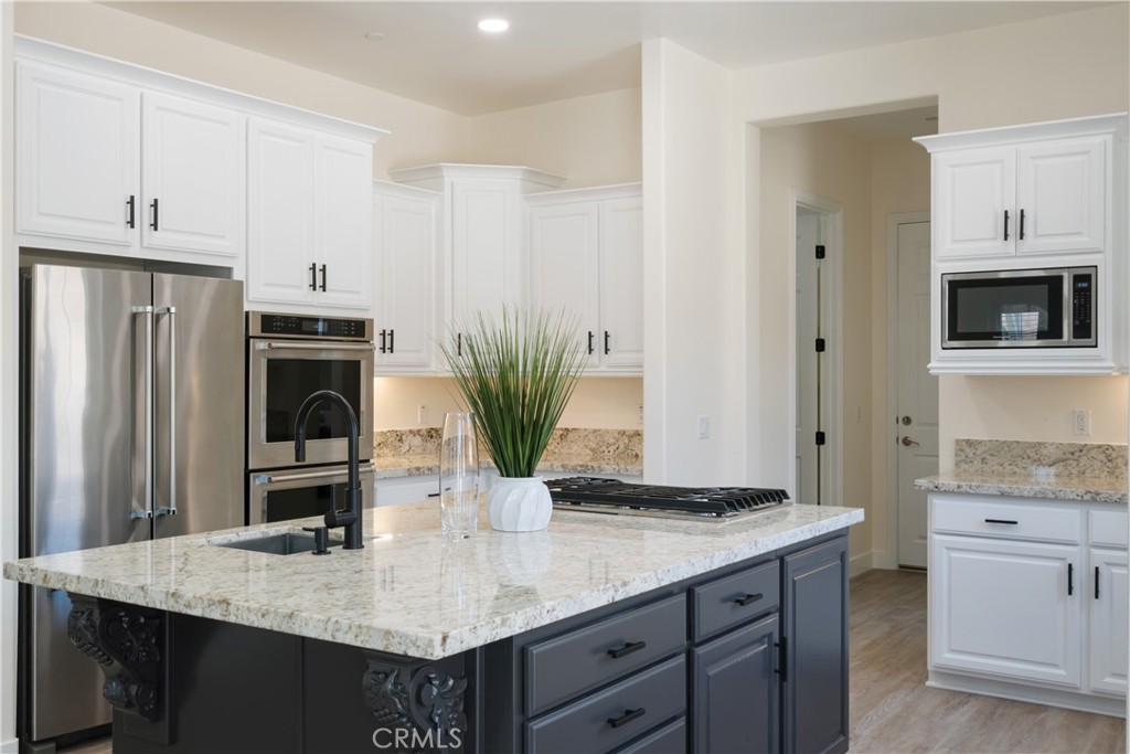 3086 Crystal Ridge Lane Colton, CA 92324 - Photo 5 of 71 Main House - Kitchen
