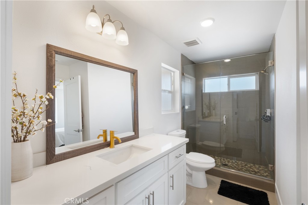 3086 Crystal Ridge Lane Colton, CA 92324 - Photo 53 of 71 Casita - Bathroom #1