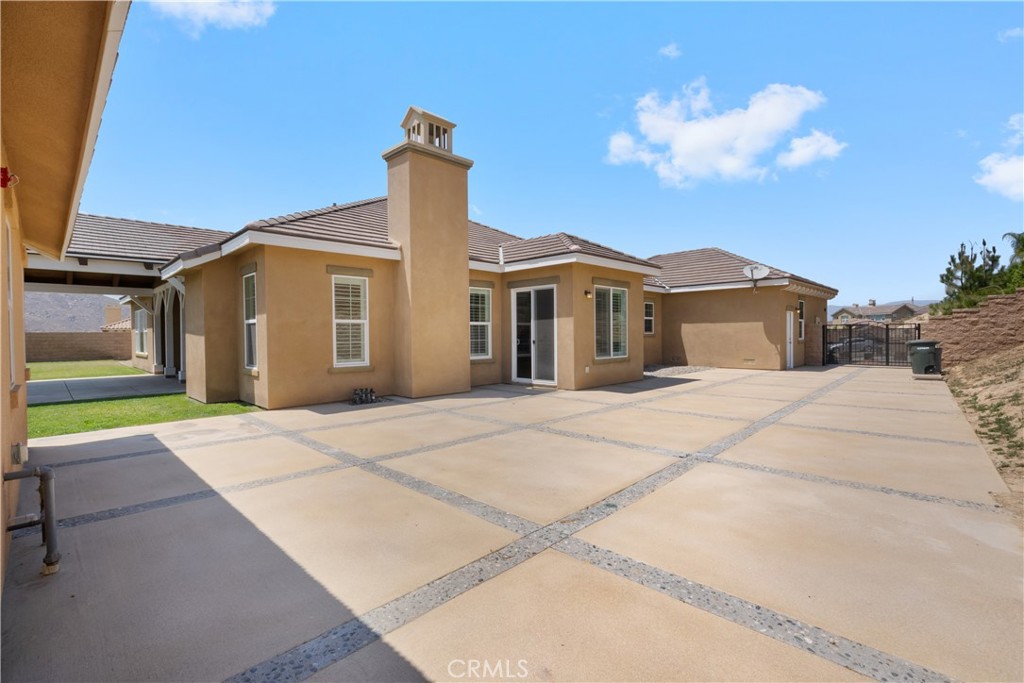 3086 Crystal Ridge Lane Colton, CA 92324 - Photo 63 of 71 Side Yard and RV Parking