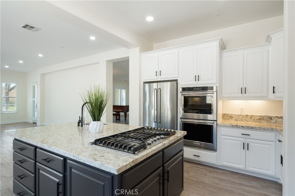 3086 Crystal Ridge Lane Colton, CA 92324 - Photo 9 of 71 Main House - Kitchen