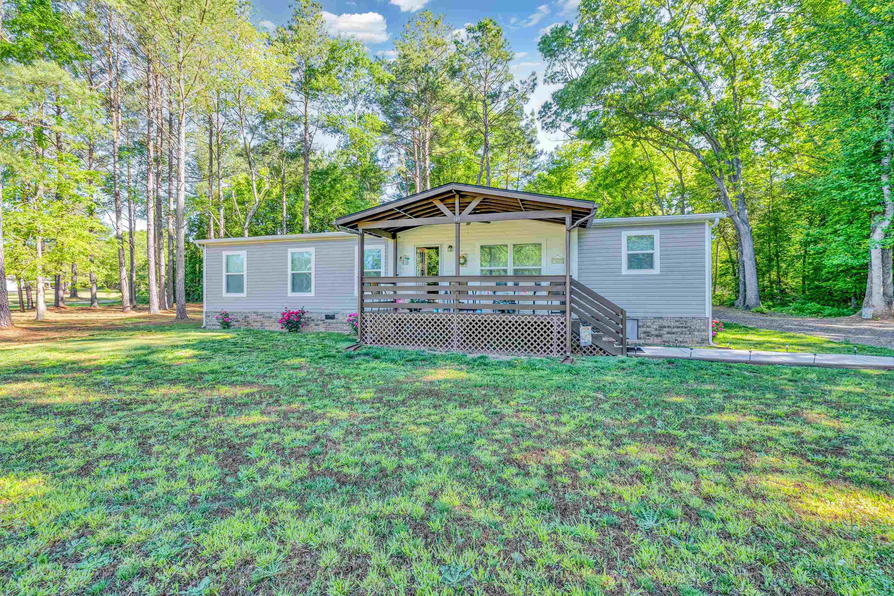 109 Hannah Creek Road Enoree, SC 29335 - Photo 1 of 28