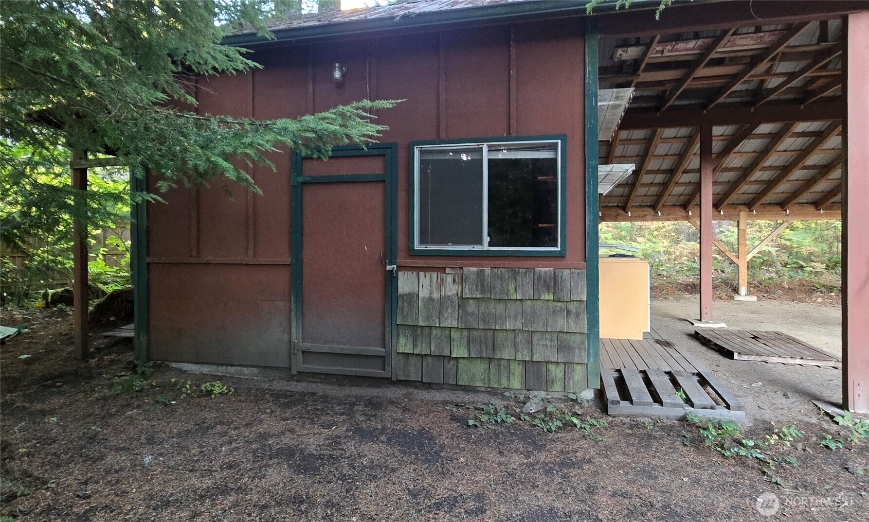 701 Mineral Hill Road Mineral, WA 98355 - Photo 38 of 40 a view of a backyard with a large tree