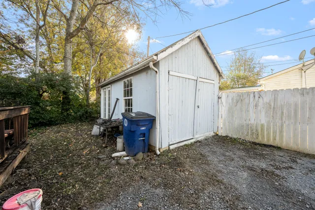 a view of a house with backyard and trees