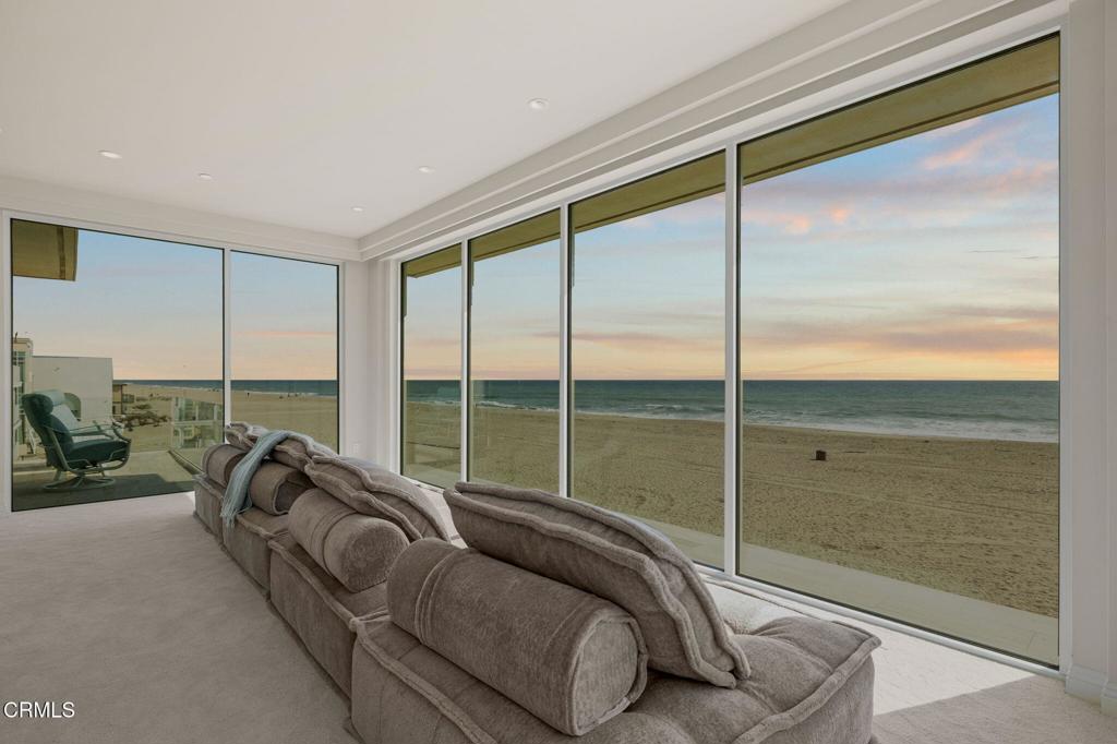 1135 Capri Way Oxnard, CA 93035 - Photo 32 of 62 a bed sitting in a bedroom next to a window