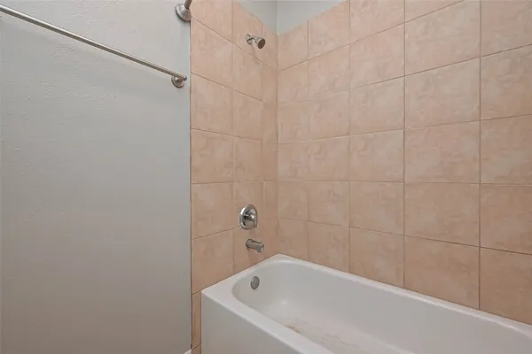 $2,400 | 7816 Stoneyway Drive, Houston, TX 77040