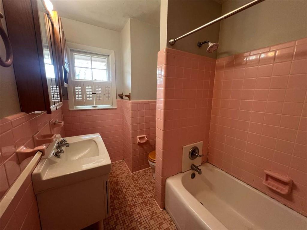 109 Chief Vann Drive Southwest Rome, GA 30165 - Photo 10 of 15 a bathroom with a sink and mirror with bathtub