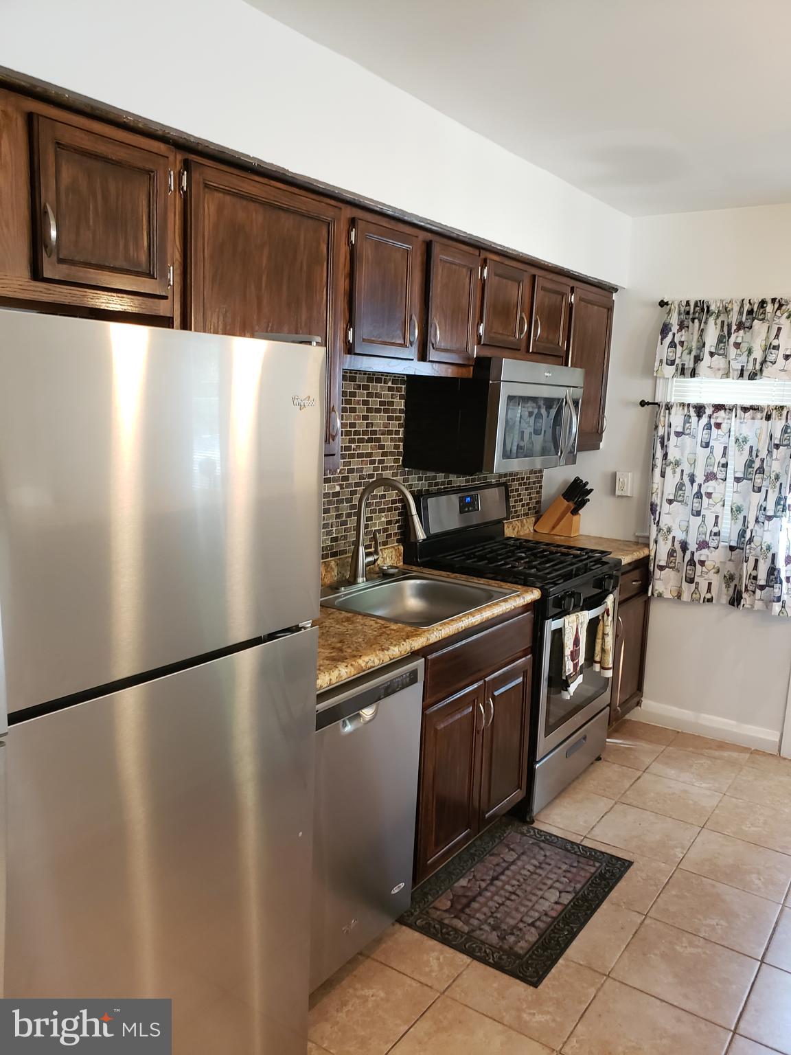447 Random Road Baltimore, MD 21229 - Photo 11 of 39 Kitchen