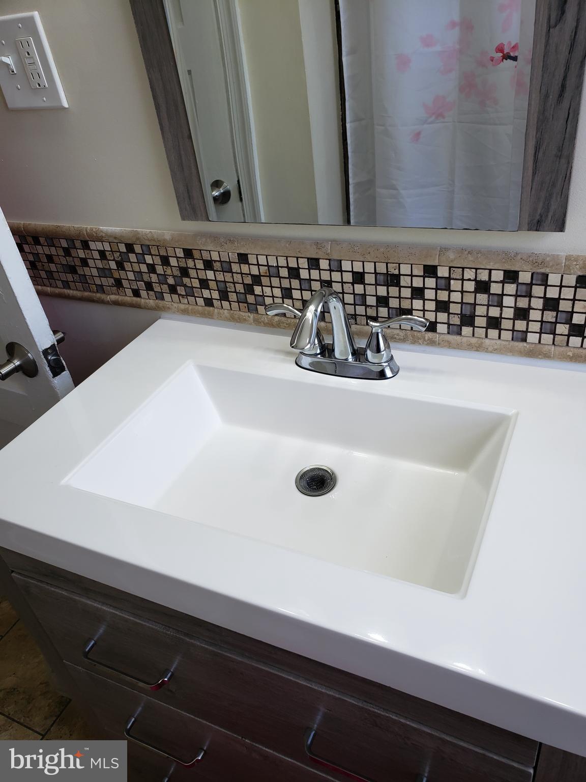 447 Random Road Baltimore, MD 21229 - Photo 23 of 39 Upper Bathroom