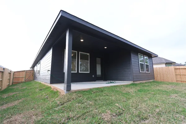 $2,175 | 6686 Lahna Oak Dr., Conroe, TX 77304