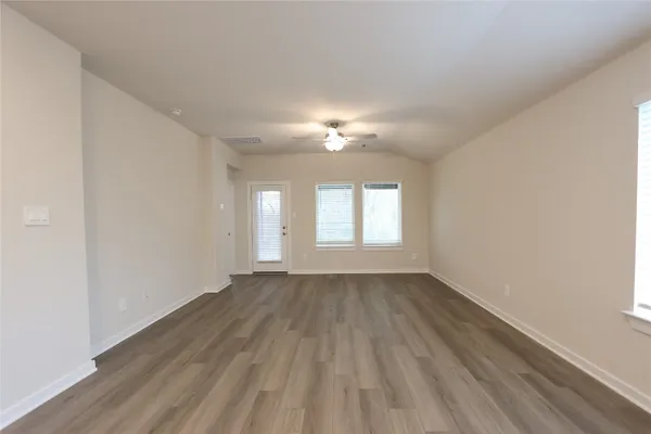 $2,175 | 6686 Lahna Oak Dr., Conroe, TX 77304