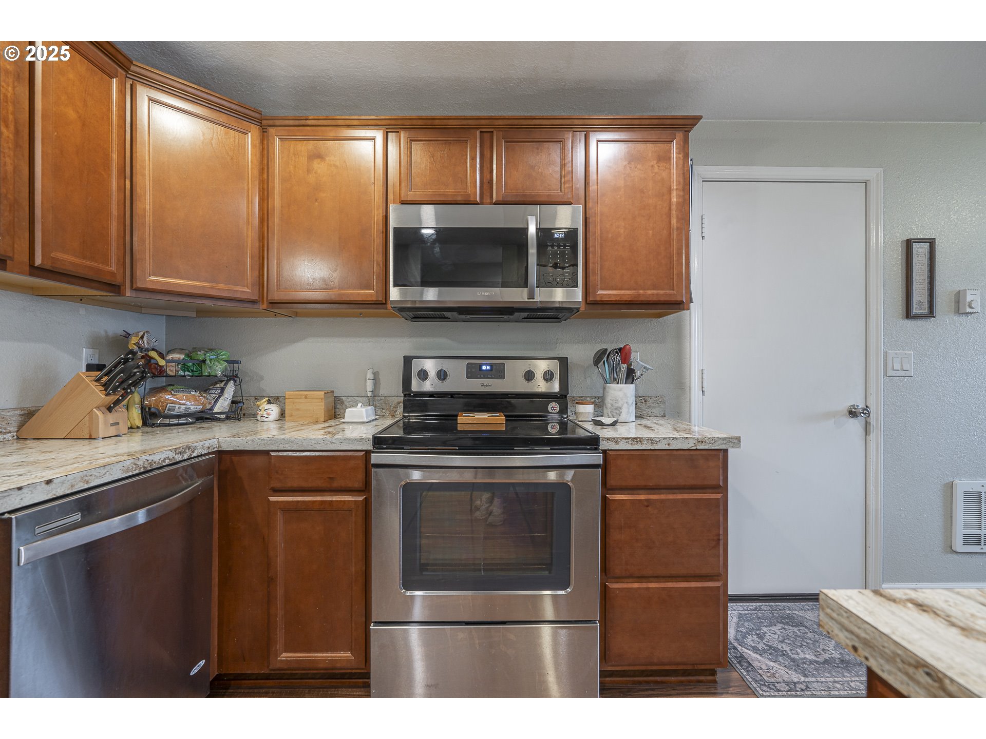 277 East 13th Street Lafayette, OR 97127 - Photo 14 of 32