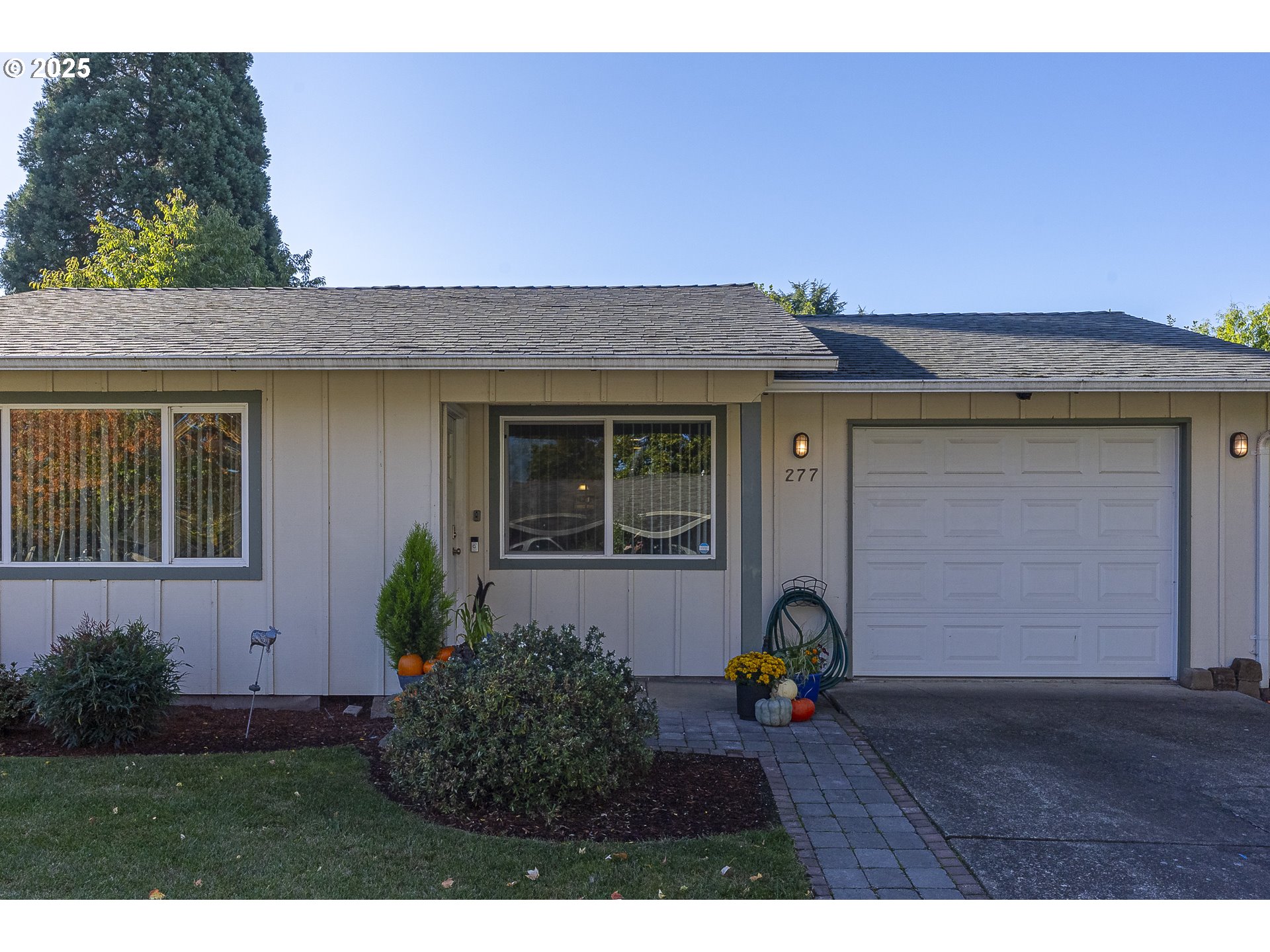 277 East 13th Street Lafayette, OR 97127 - Photo 4 of 32