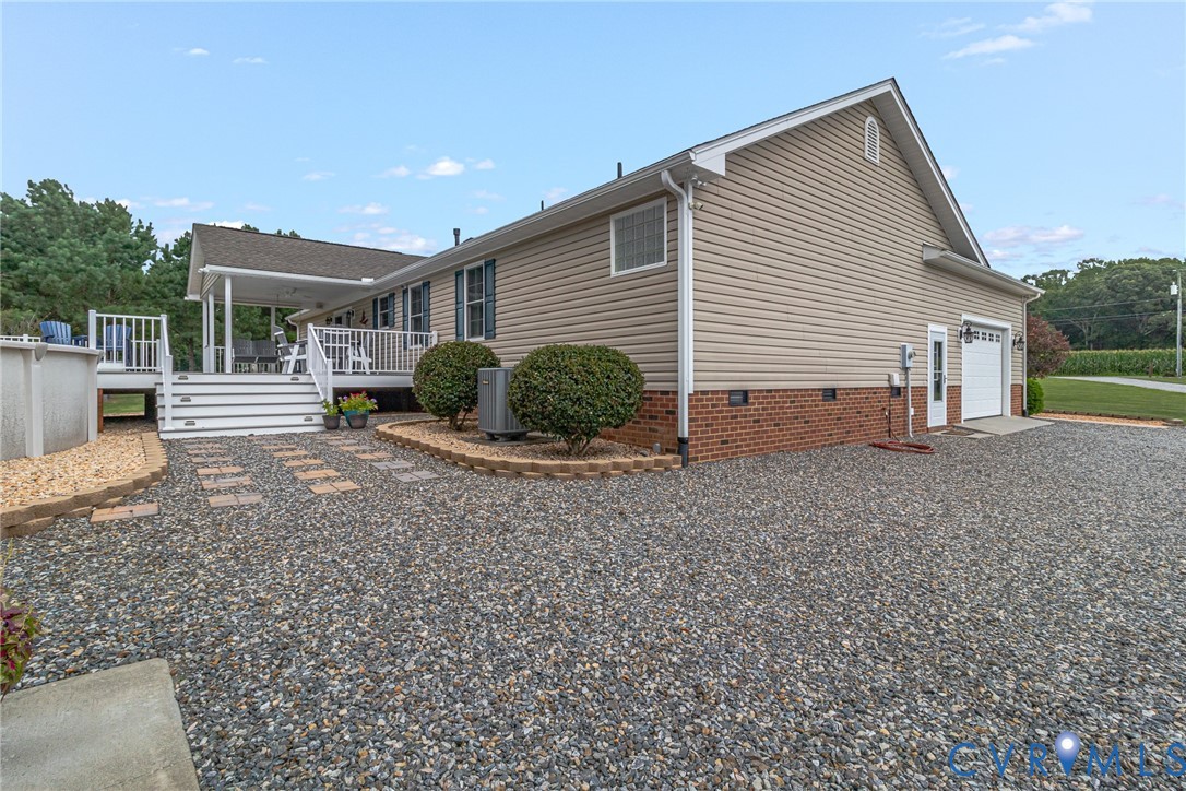 184 Crosshills Road Heathsville, VA 22473 - Photo 3 of 44 Spacious gravel driveway offering access to an att