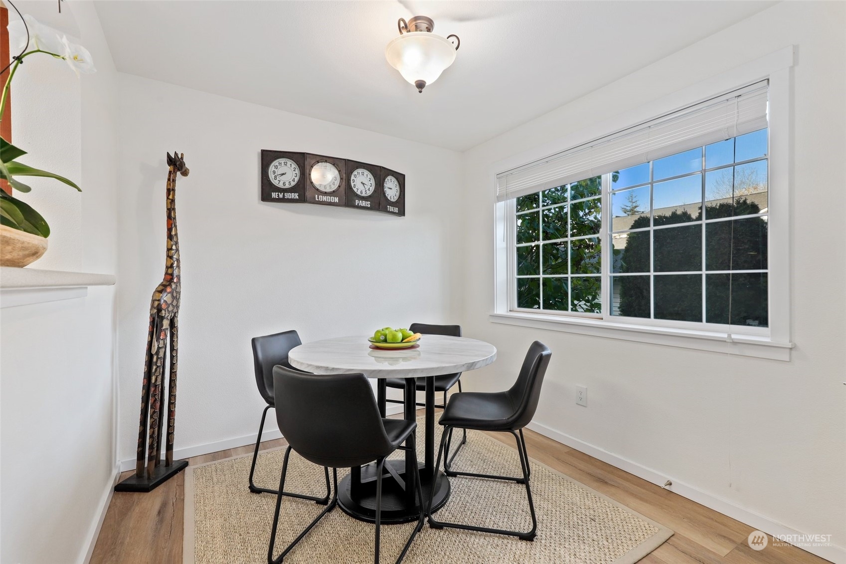 12404 East Gibson Road, Unit J103 Everett, WA 98204 - Photo 17 of 40 a view of a dining room with furniture and a window