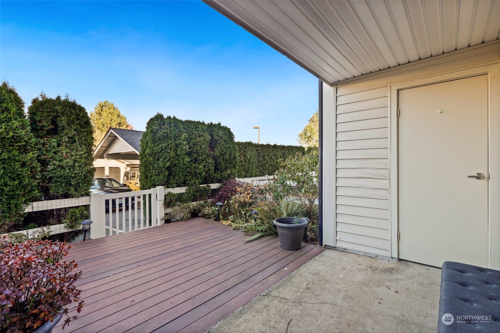 12404 East Gibson Road, Unit J103 Everett, WA 98204 - Photo 27 of 40 a view of a patio with furniture