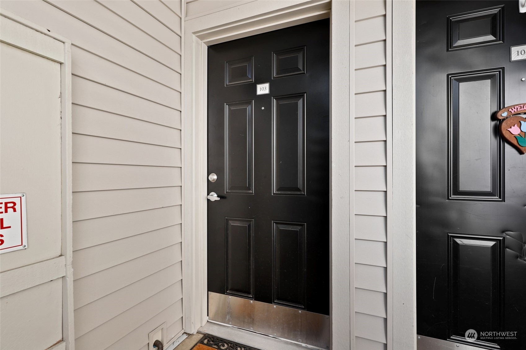 12404 East Gibson Road, Unit J103 Everett, WA 98204 - Photo 4 of 40