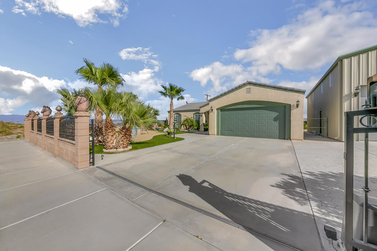 2902 Treadwell Boulevard Thermal, CA 92274 - Photo 32 of 88 a front view of a house with a yard