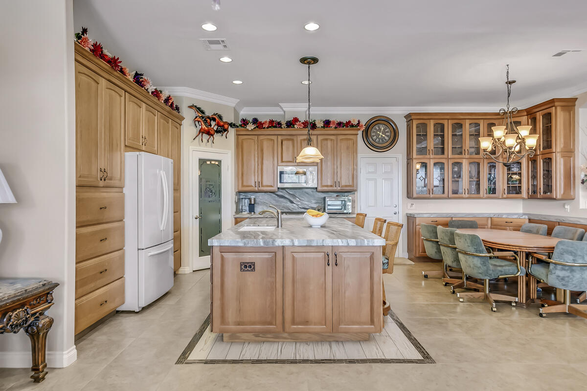 2902 Treadwell Boulevard Thermal, CA 92274 - Photo 46 of 88 a kitchen that has a lot of cabinets in it