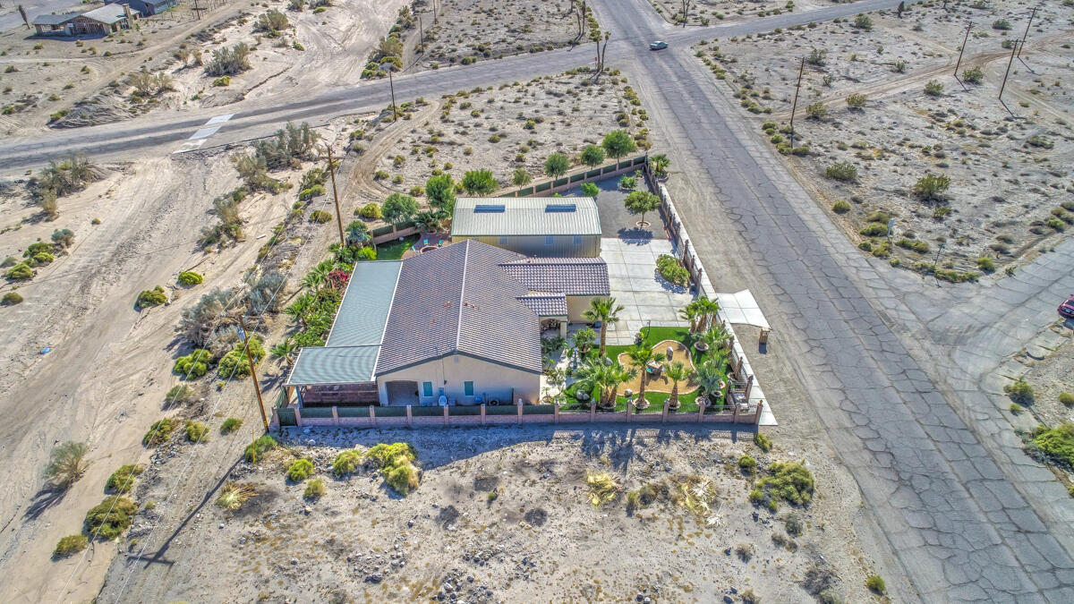 2902 Treadwell Boulevard Thermal, CA 92274 - Photo 73 of 88 a view of a yard with a fountain