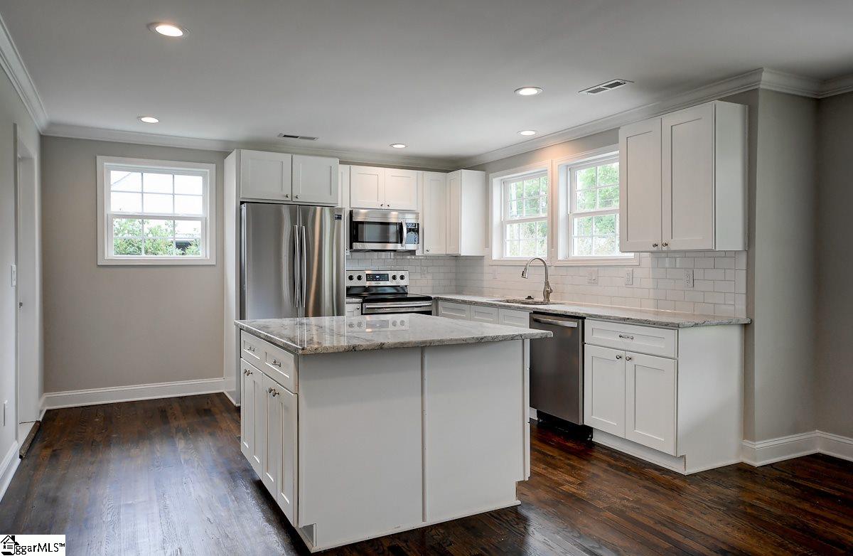 305 Parkins Mill Road Greenville, SC 29607 - Photo 12 of 32