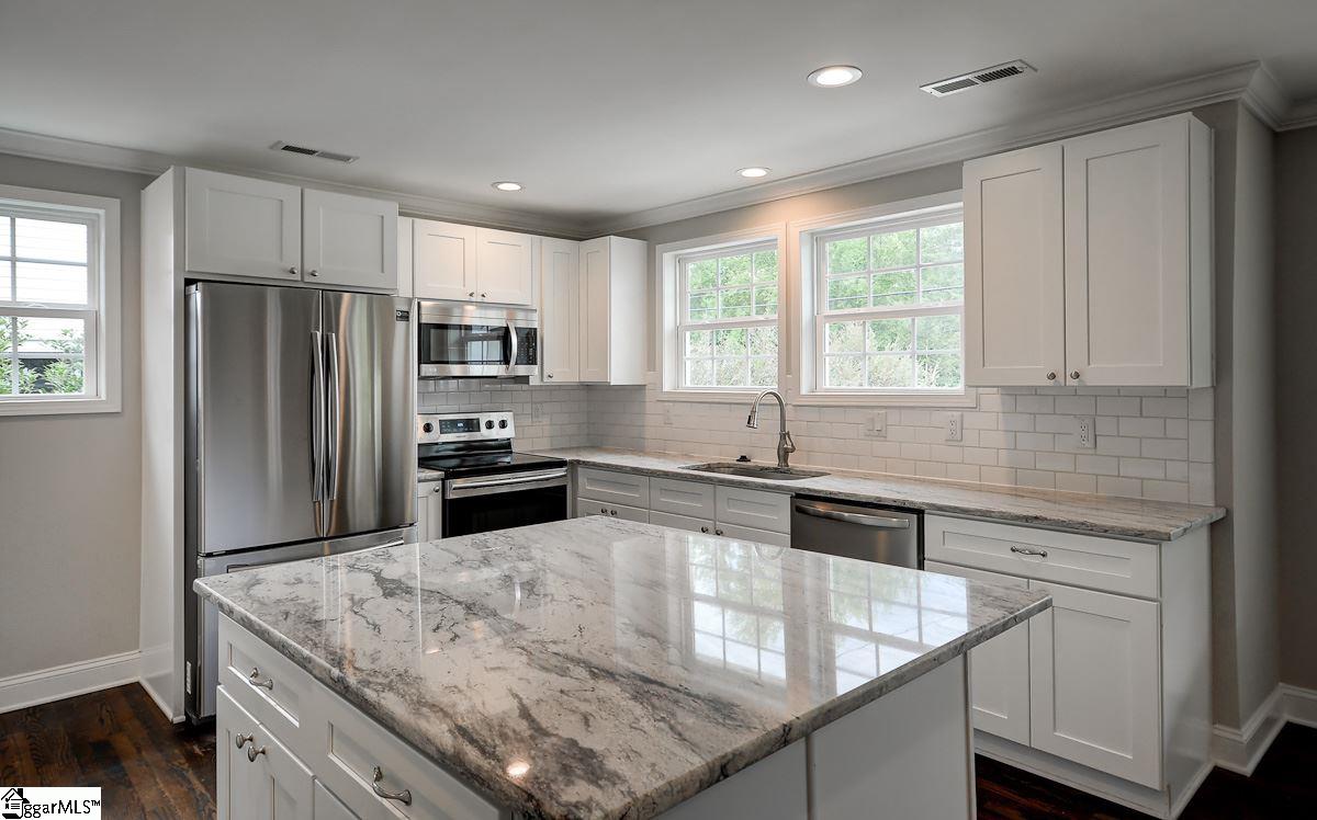 305 Parkins Mill Road Greenville, SC 29607 - Photo 13 of 32