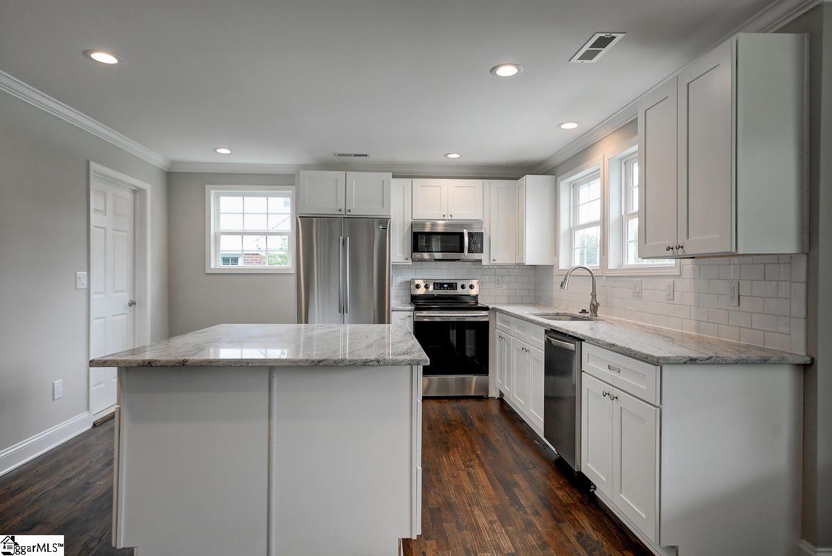 305 Parkins Mill Road Greenville, SC 29607 - Photo 15 of 32