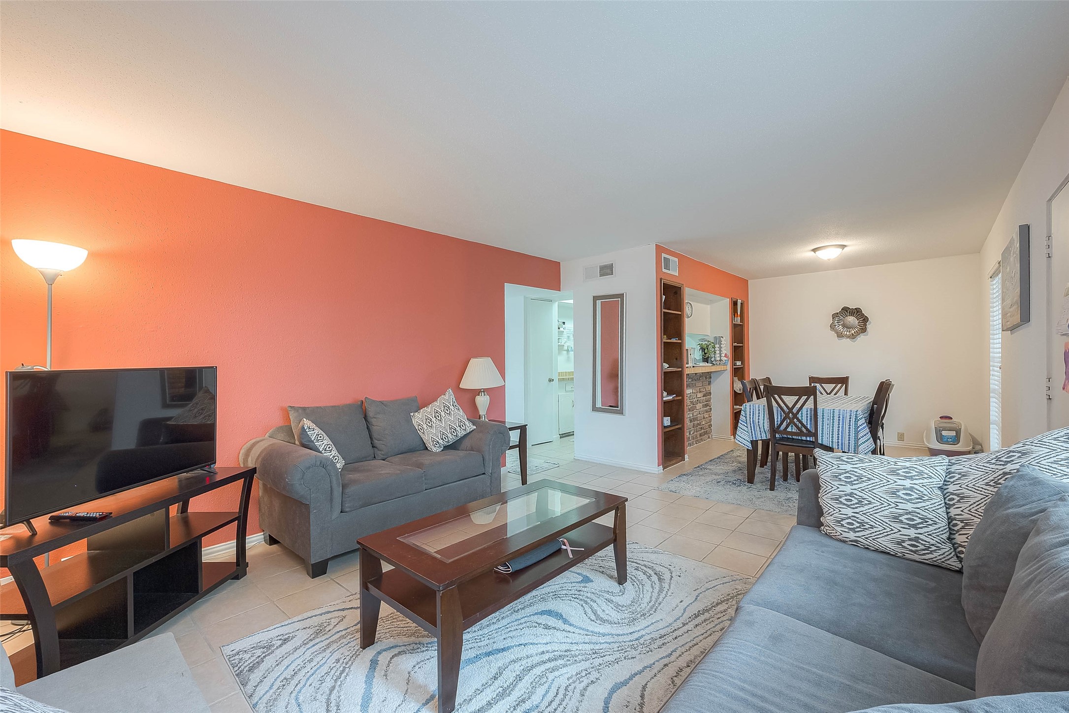 2201 Fountain View Drive, Unit 54 Houston, TX 77057 - Photo 12 of 30 a living room with furniture and a flat screen tv