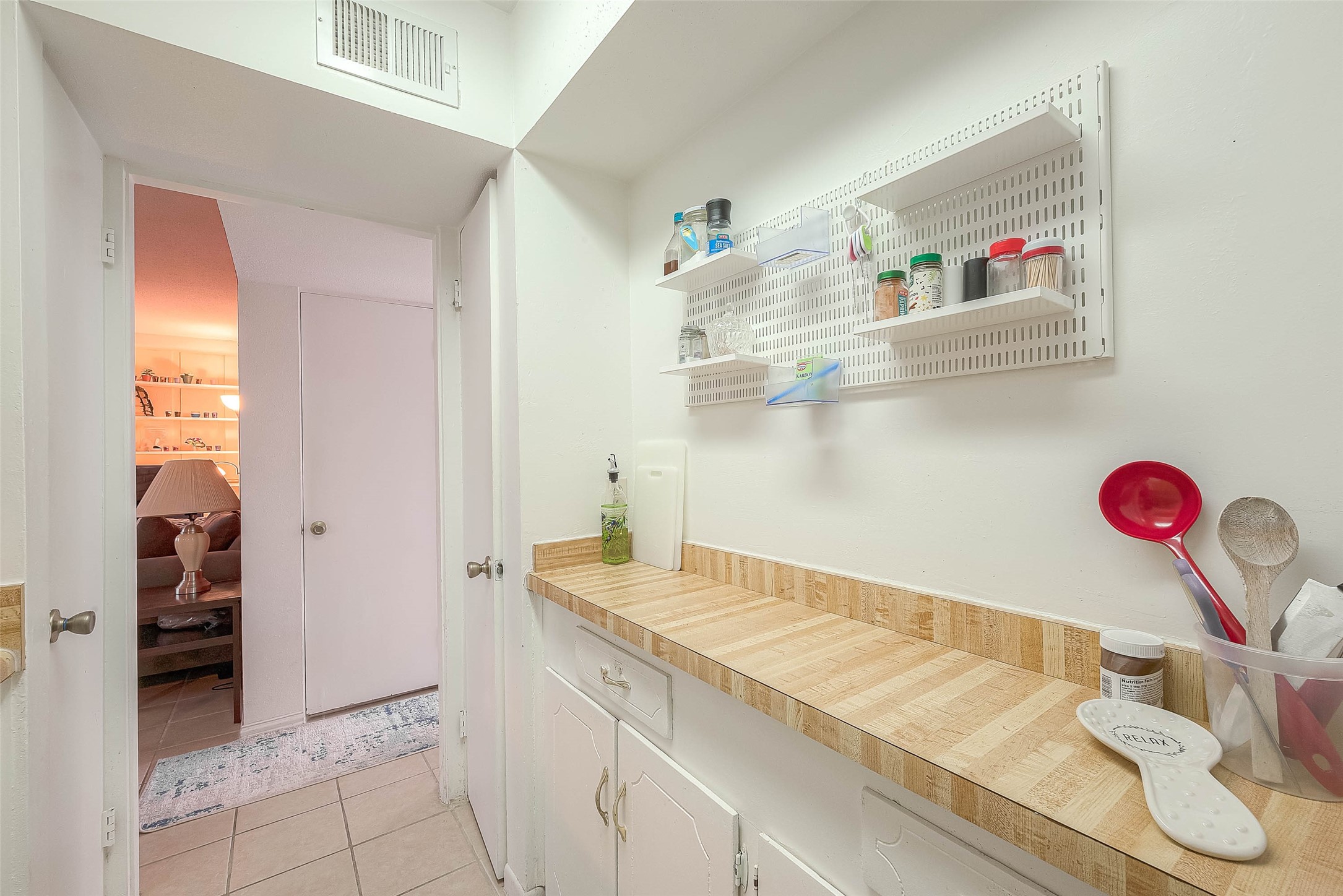 2201 Fountain View Drive, Unit 54 Houston, TX 77057 - Photo 20 of 30 a bathroom with a sink and a mirror