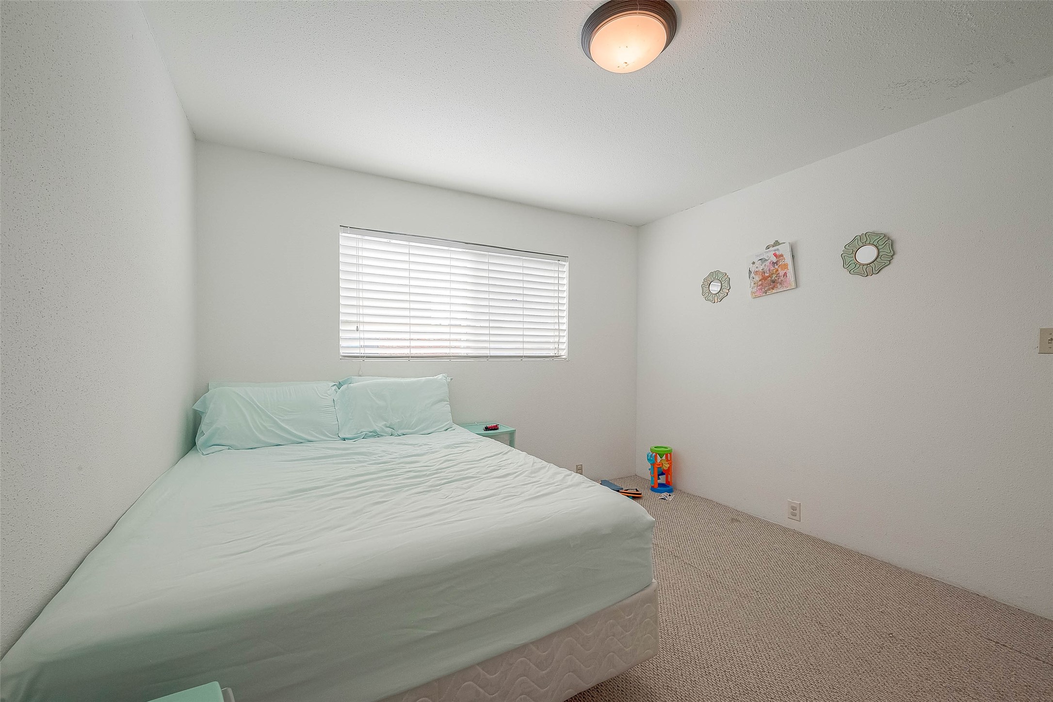 2201 Fountain View Drive, Unit 54 Houston, TX 77057 - Photo 25 of 30 a bedroom with a bed and a window