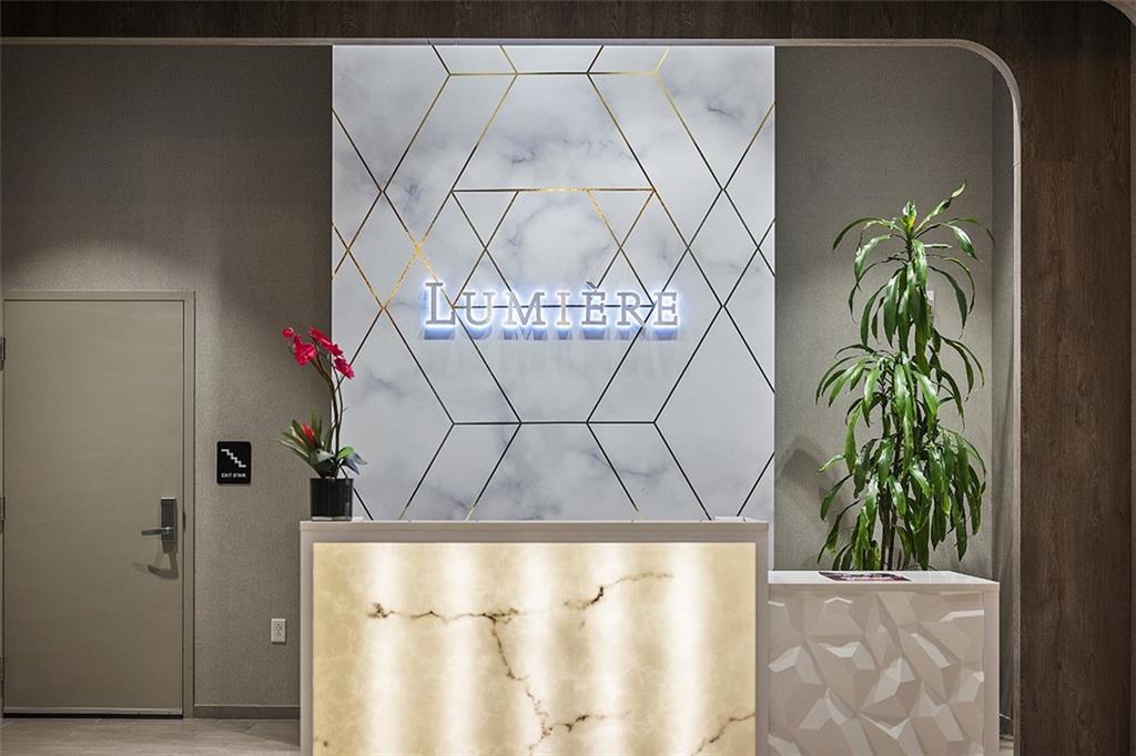 350 Oliver Avenue, Unit 1503 Pittsburgh, PA 15222 - Photo 4 of 43 a vase of flowers sitting on a table