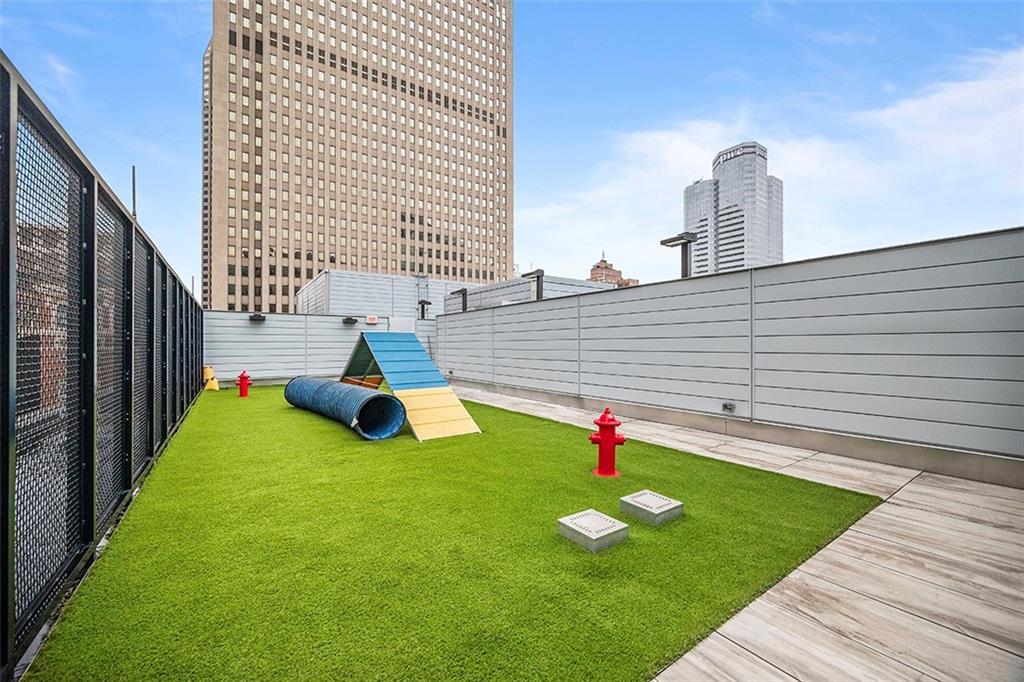 350 Oliver Avenue, Unit 1503 Pittsburgh, PA 15222 - Photo 42 of 43 a view of a backyard with a garden