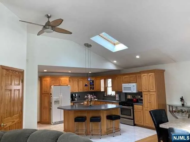 $3,550 | 598 Saddle River Road, Unit 1, Saddle Brook, NJ 07663