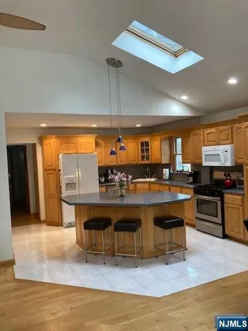 $3,550 | 598 Saddle River Road, Unit 1, Saddle Brook, NJ 07663