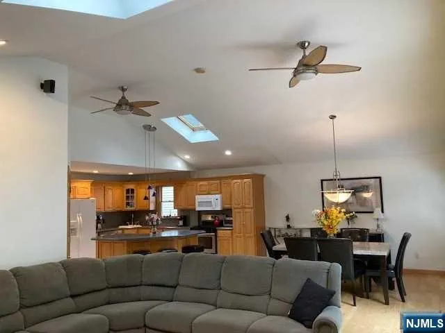 $3,550 | 598 Saddle River Road, Unit 1, Saddle Brook, NJ 07663