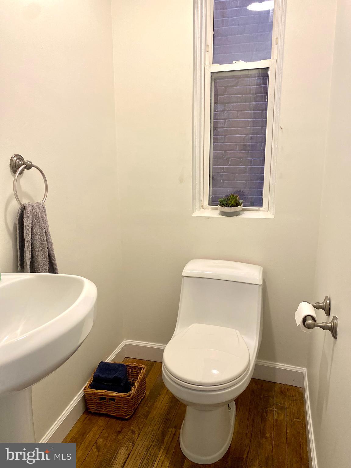650 L Street Northeast Washington, DC 20002 - Photo 38 of 50 Powder Room on main level