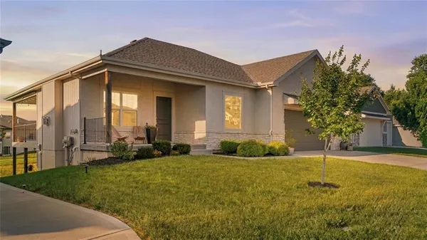 $490,000 | 19610 West 196th Ter Spring Hill, Spring Hill, KS 66083