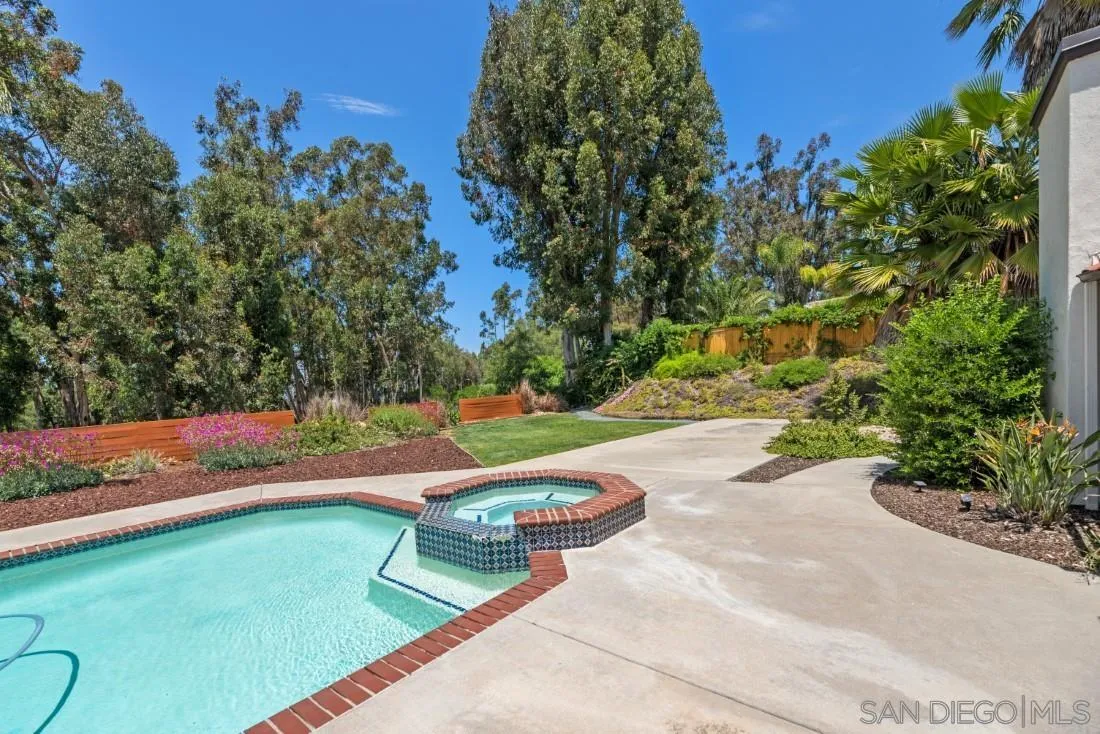15928 Cumberland Drive Poway, CA 92064 - Photo 31 of 41 a view of a backyard with a table and chairs