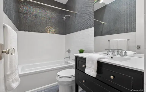 $2,499,999 | 18 Windemere Way, Woodbury, NY 11797