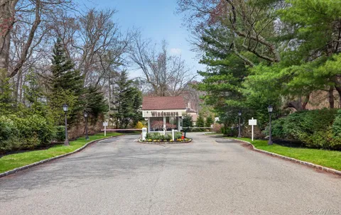 $2,499,999 | 18 Windemere Way, Woodbury, NY 11797