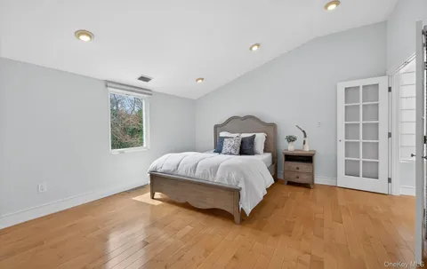 $2,499,999 | 18 Windemere Way, Woodbury, NY 11797