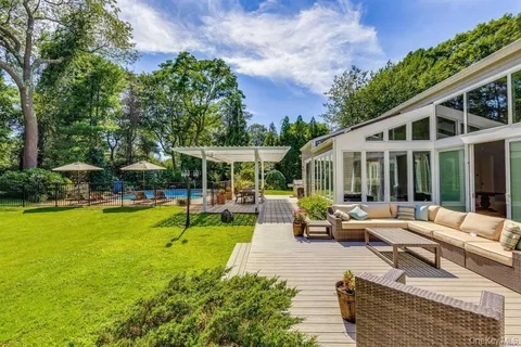 $2,499,999 | 18 Windemere Way, Woodbury, NY 11797