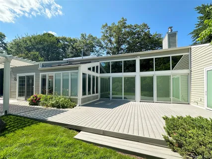 $2,499,999 | 18 Windemere Way, Woodbury, NY 11797