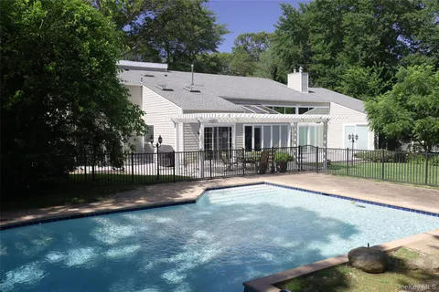 $2,499,999 | 18 Windemere Way, Woodbury, NY 11797