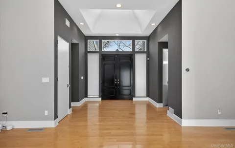 $2,499,999 | 18 Windemere Way, Woodbury, NY 11797