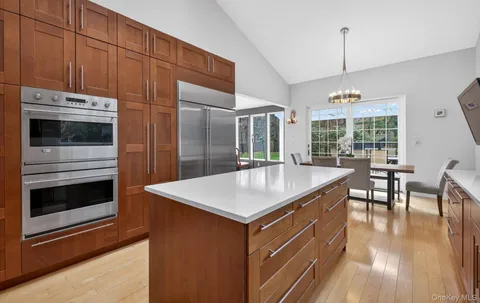 $2,499,999 | 18 Windemere Way, Woodbury, NY 11797