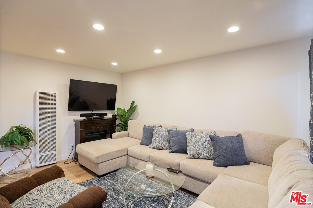 3305 East Ransom Street, Unit H Long Beach, CA 90804 - Photo 1 of 26 Gallery Image 1